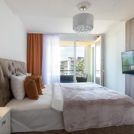 Vizparti, Panoramas Lakas Erkellyel Apartment Siofok