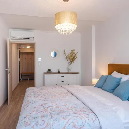 Vizparti, Panoramas Lakas Erkellyel Apartment Siofok
