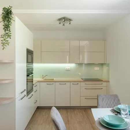 Vízparti, panorámás lakás erkéllyel Siófok