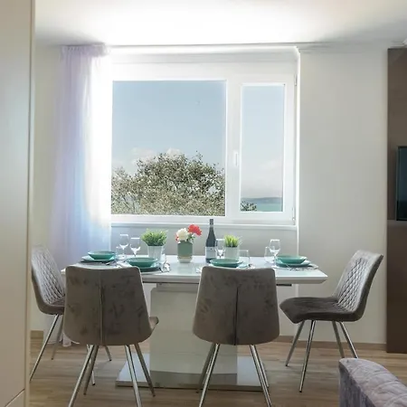 Vízparti, panorámás lakás erkéllyel Siófok