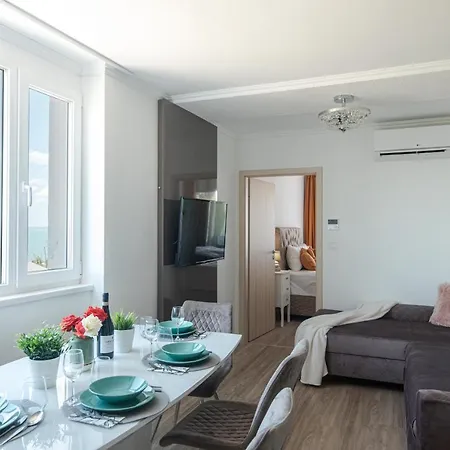 Vizparti, Panoramas Lakas Erkellyel Apartment Siofok